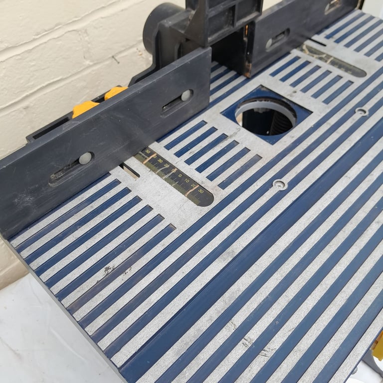 Erbauer 2100W Router & Table