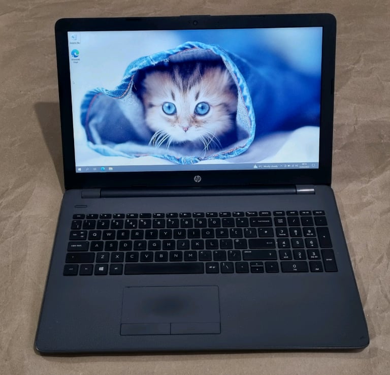 HP laptop. 8gb ram. 250gb ssd. FullHD 15.6 inch screen 