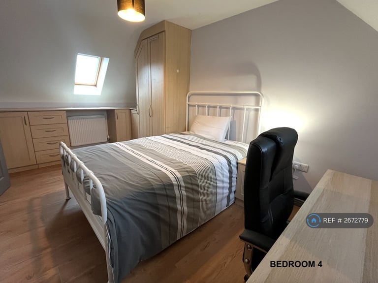 1 bedroom in Galingale View, Newcastle-Under-Lyme, ST5 (#2672779)