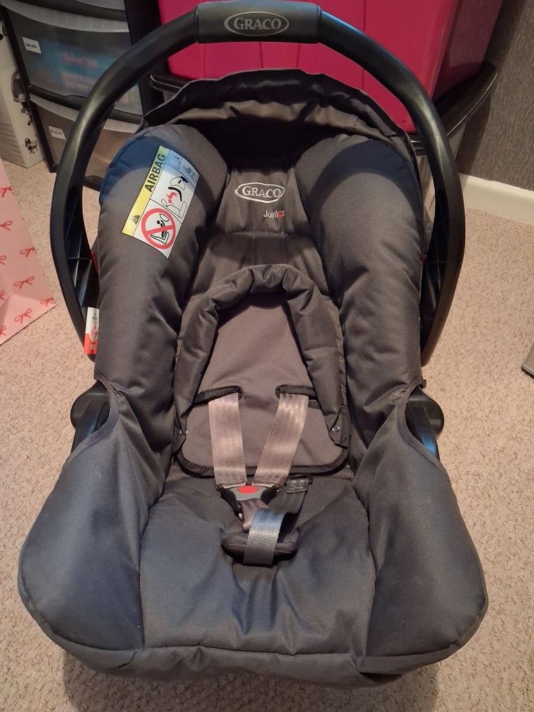 Graco Travel Puschair + Car seat + accessories 