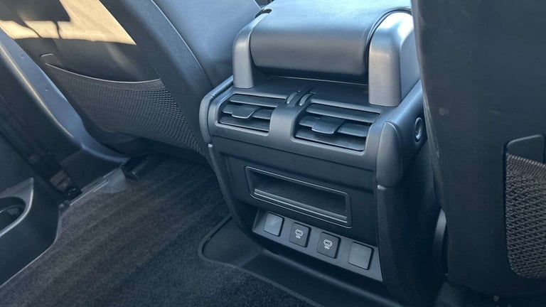 2024 Land Rover Defender 3.0 D300 X-Dynamic HSE 90 3dr Auto ESTATE DIESEL Automatic