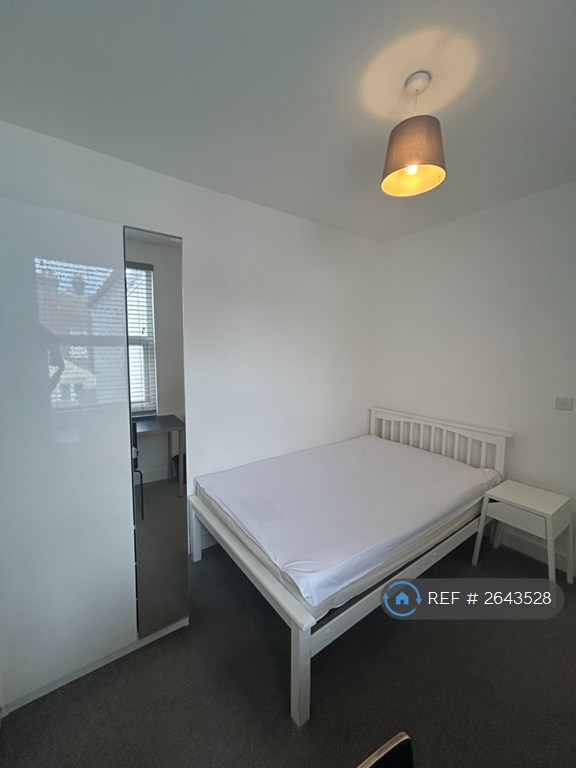 5 bedroom house in Newcome Road, Portsmouth, PO1 (5 bed) (#2643528)