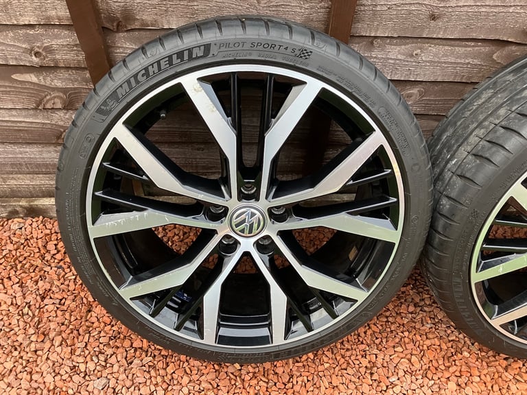 VW Santiago 19" alloy wheels with Michelin tyres