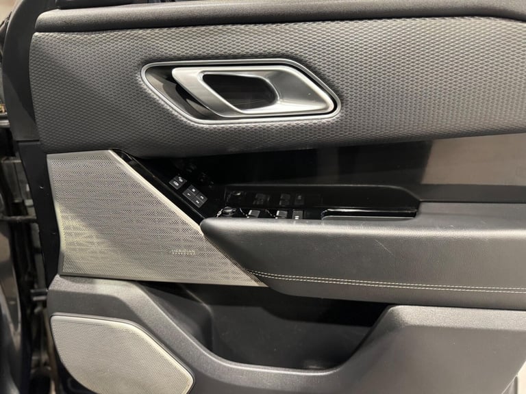 2018 Land Rover Range Rover Velar 3.0 SD6 V6 R-Dynamic SE Auto 4WD Euro 6 (s/s) 5dr ESTATE Diesel...