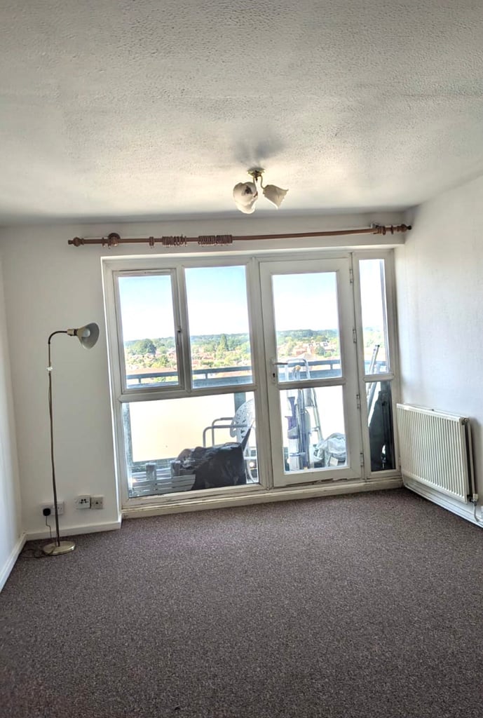 2 bedroom flat available now 
