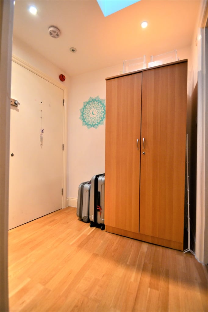 Stunning Studio Flat Available Near South Wimbledon Tube St - SW19