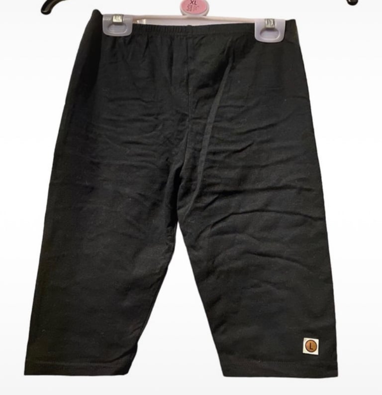 Black shorts - Large 4-6years 