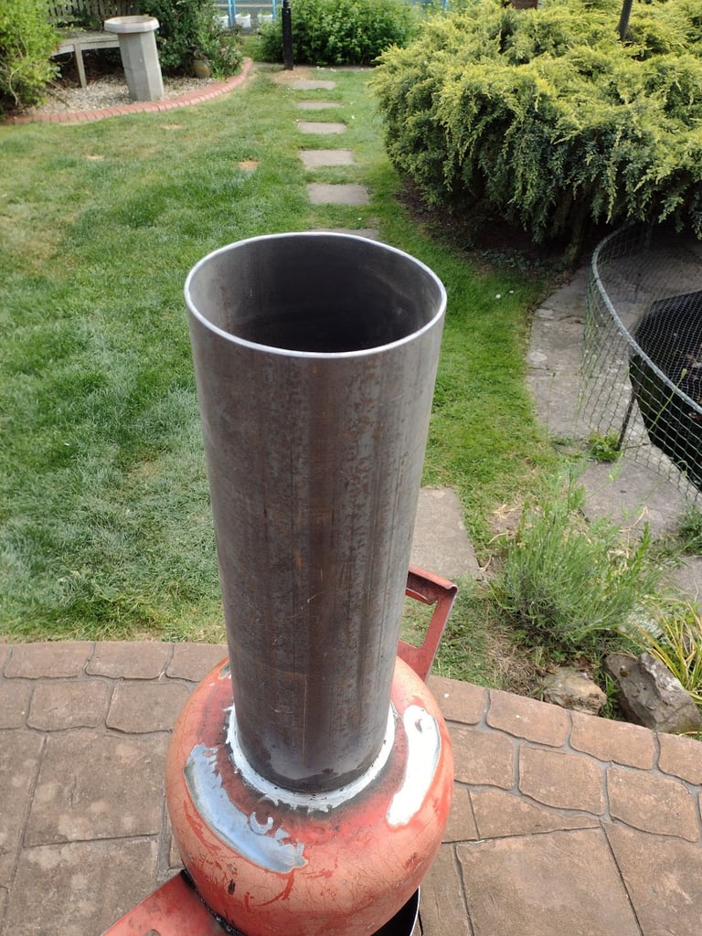 chimnea made out of 19kg gas bottle