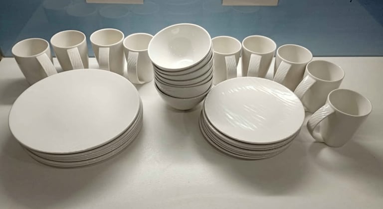 image for Royal Daulton dinner set - Studio Touch - 33 pieces