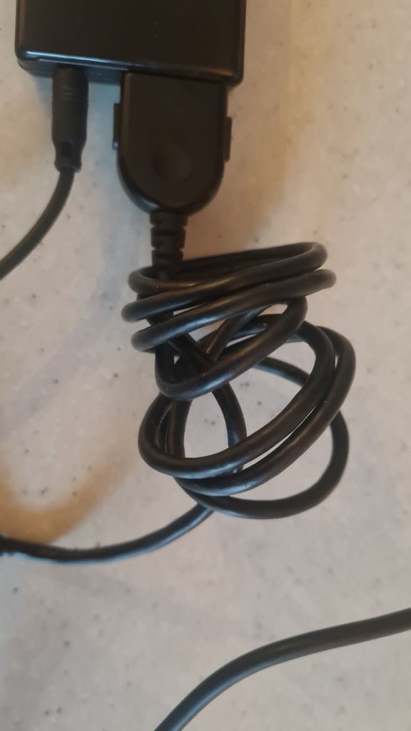 Samsung s5 tilt and slide speaker 2gb mp3 player. Fully Working and in great condition