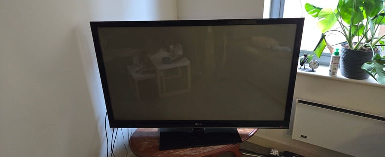 LG 50 Inch Plasma TV 50PT353K with Remote. Fully Working- Excellent Condition