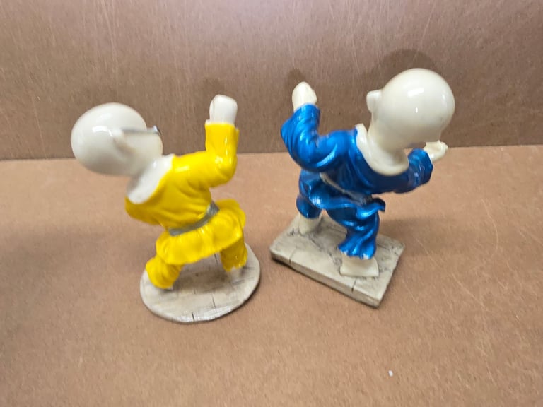 2 x Vintage Chinese Fighting Figures 