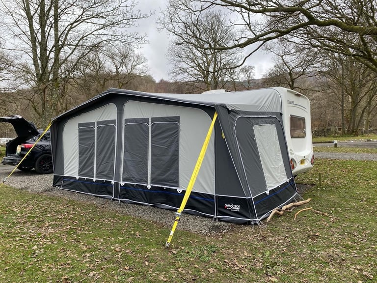 SOLD PENDING COLLECTION-2005 Sterling Eccles Sapphire 5 Berth