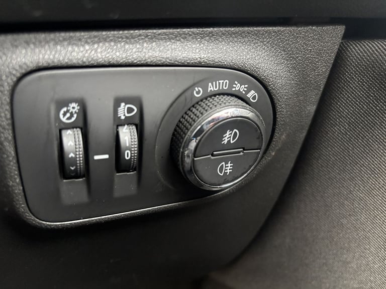 2018 Vauxhall Corsa 1.4 SRi Nav 5dr HATCHBACK PETROL Manual
