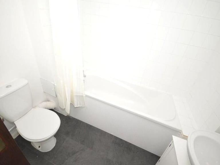 🏡 Cozy room available in vibrant Whitechapel neighborhood 🏡