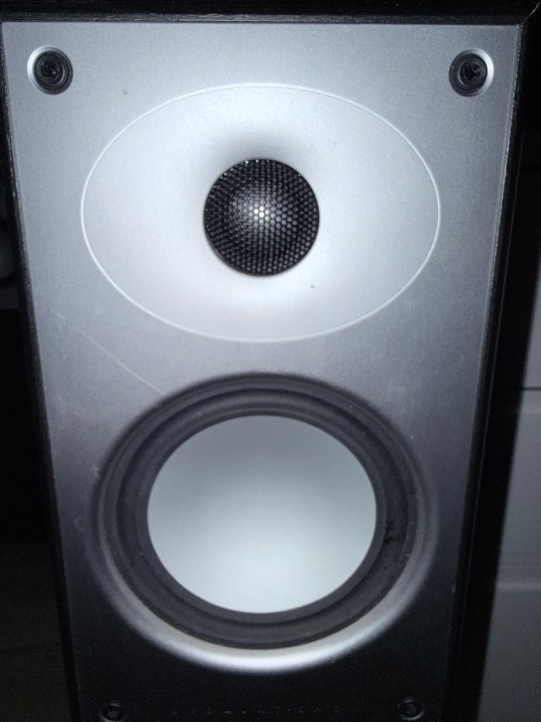 Amplifier/CD receiver MARANTZ M-CR502 with floor speakers 