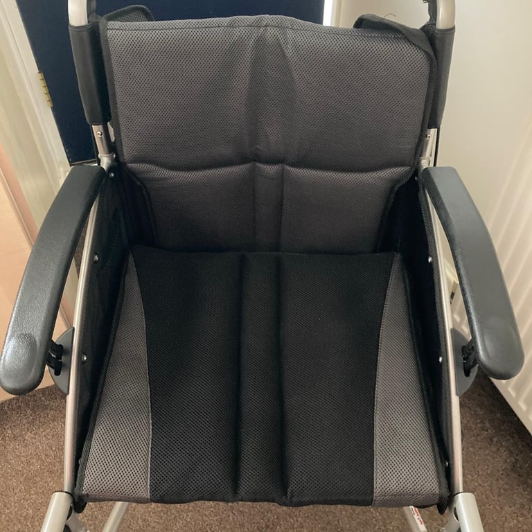Manual Wheelchair 18” Seat