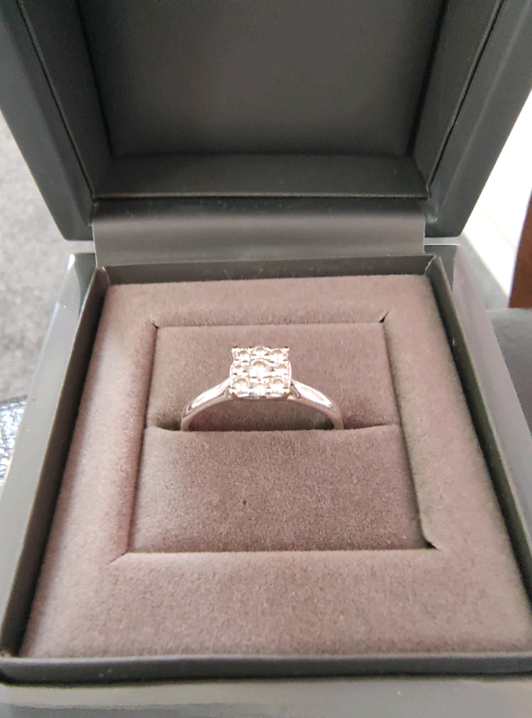 BEAUTIFUL BEAVERBROOKS 18CT WHITE GOLD .25CT DIAMOND RING WITH ORIGINA