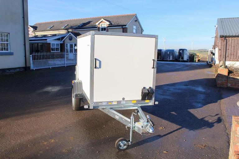 Debon roadster C220 box van trailer - £2209 + VAT ✅- White