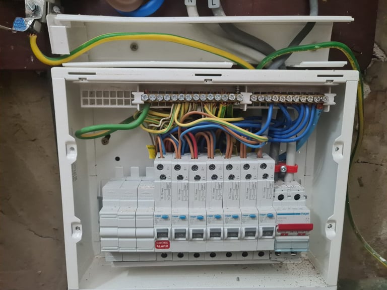 TES London’s Top Quality Qualified electrician 24/7