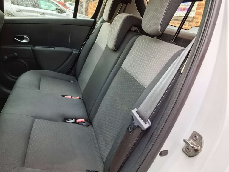 2009 Renault Clio 1.1 Clio Expression 16v 5dr Hatchback Petrol Manual