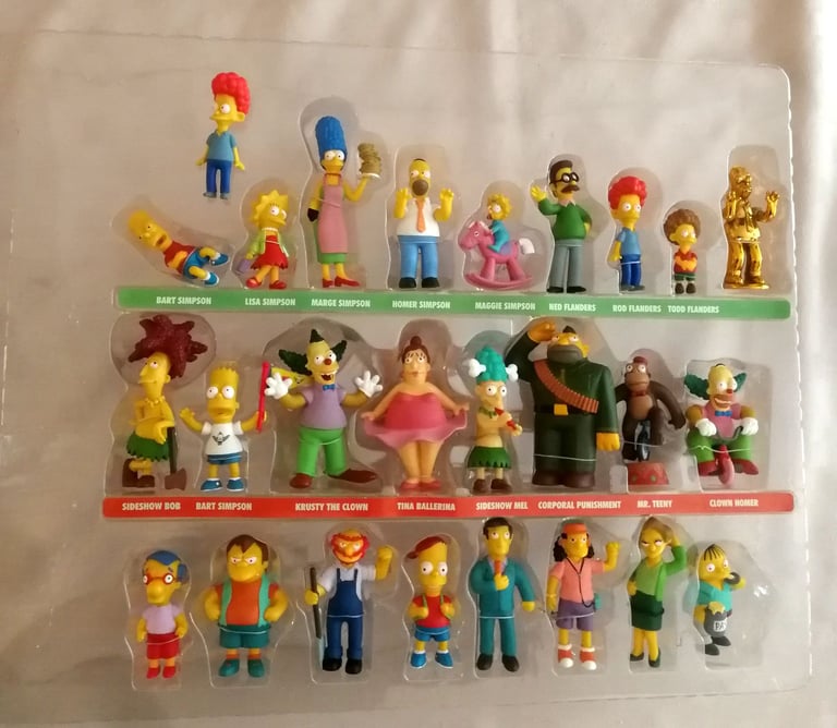 The Simpsons 25 Piece Figurine Collector's Set With Golden Homer + Extra Figure