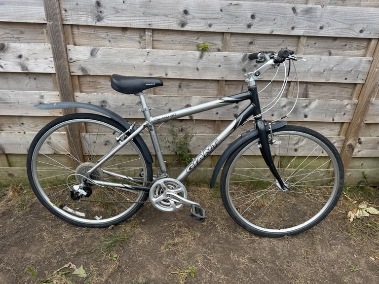 image for Gents giant hybrid bike 18” alloy frame £75