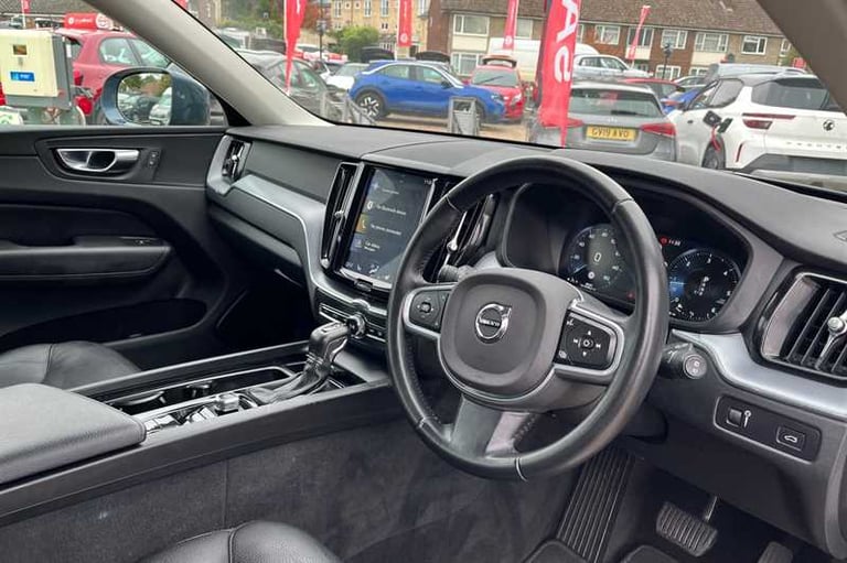 2020 Volvo XC60 2.0 D4 Momentum SUV 5dr Diesel Auto Euro 6 (s/s) (190 ps) SUV Diesel Automatic
