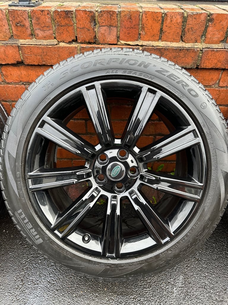 Genuine Range Rover Sport 21” Alloy Wheels & Pirelli Tyres