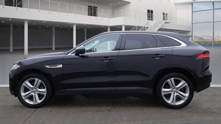 2019 Jaguar F-Pace 2.0d Portfolio 5dr Auto AWD ESTATE DIESEL Automatic