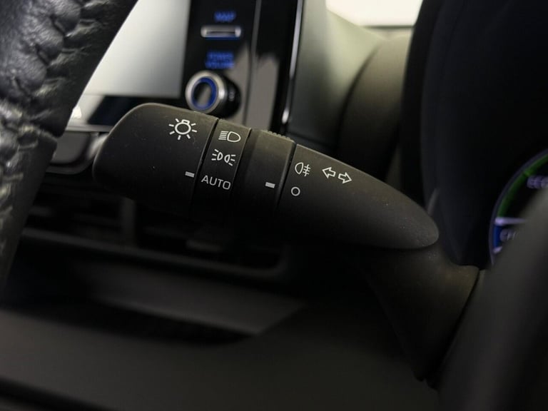2020 Toyota Yaris 1.5 VVT-h Icon E-CVT Euro 6 (s/s) 5dr Hatchback PETROL/ELECTRIC Automatic