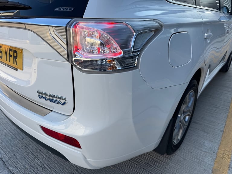 2015 Mitsubishi Outlander 2.0 PHEV GX4hs 5dr Auto ESTATE Petrol Parallel Phev Automatic