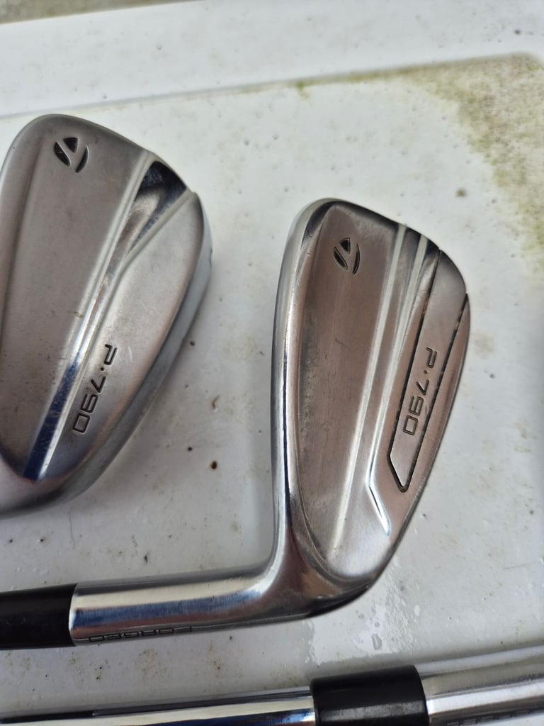 Taylormade P790 2019 irons 4 to PW dynamic gold s300 105 shafts