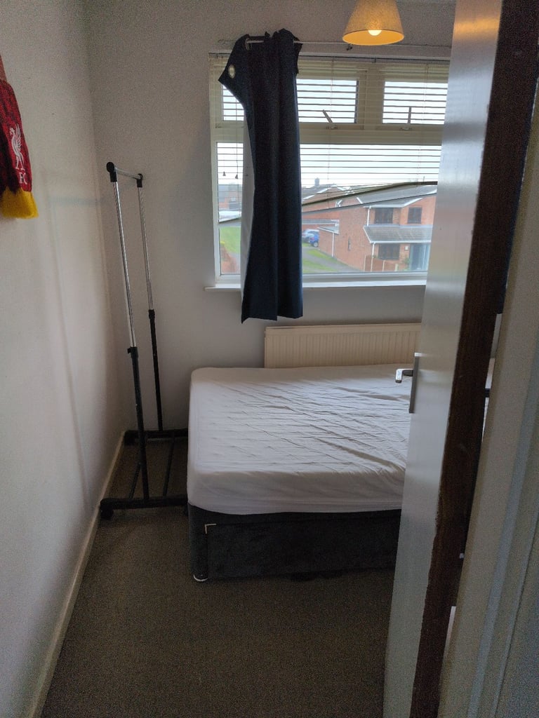 Single room available for rent 