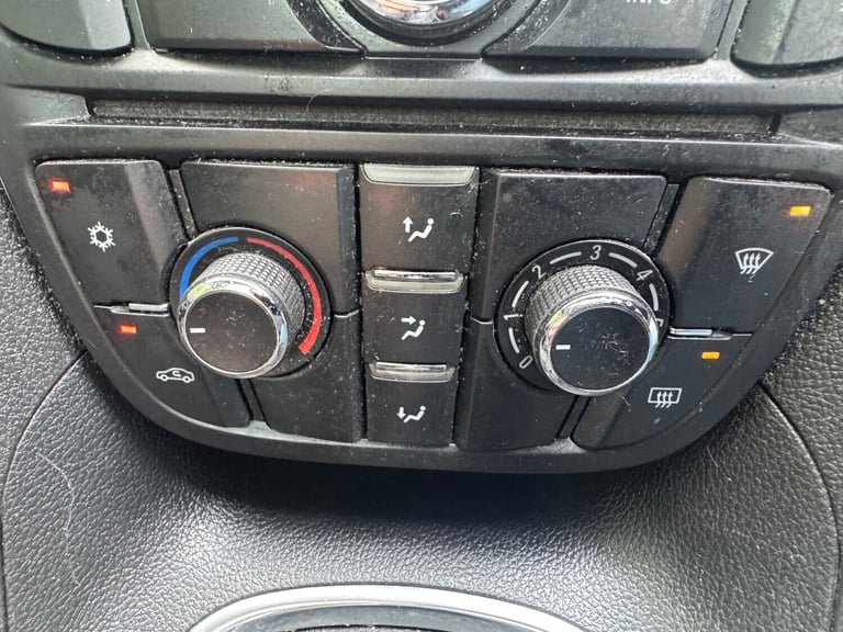 2013 Vauxhall Meriva 1.4i 16V SE 5dr MPV Petrol Manual