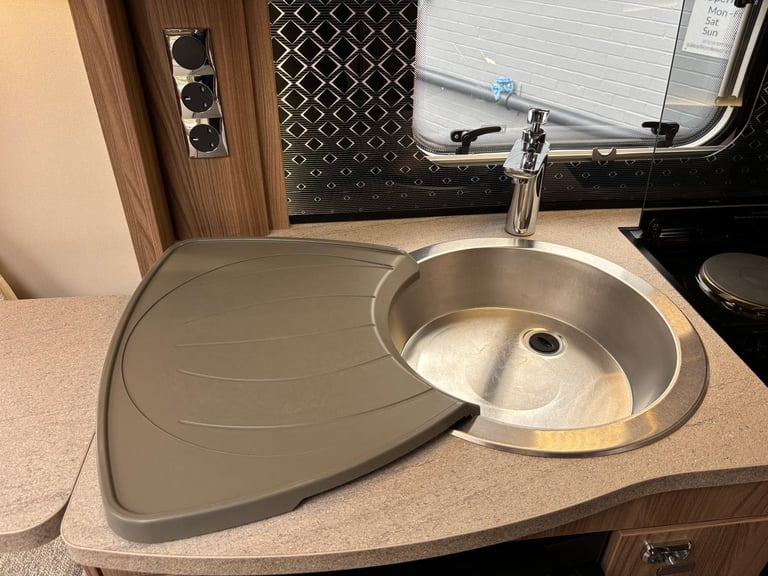 2020 Swift Fairway Platinum 880 8ft Wide, Transverse Island Fix Bed WAS £21,995