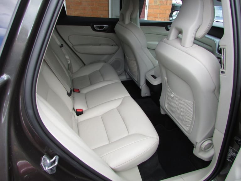  Volvo XC60 2.0 D4 Momentum 5dr AWD Geartronic Diesel