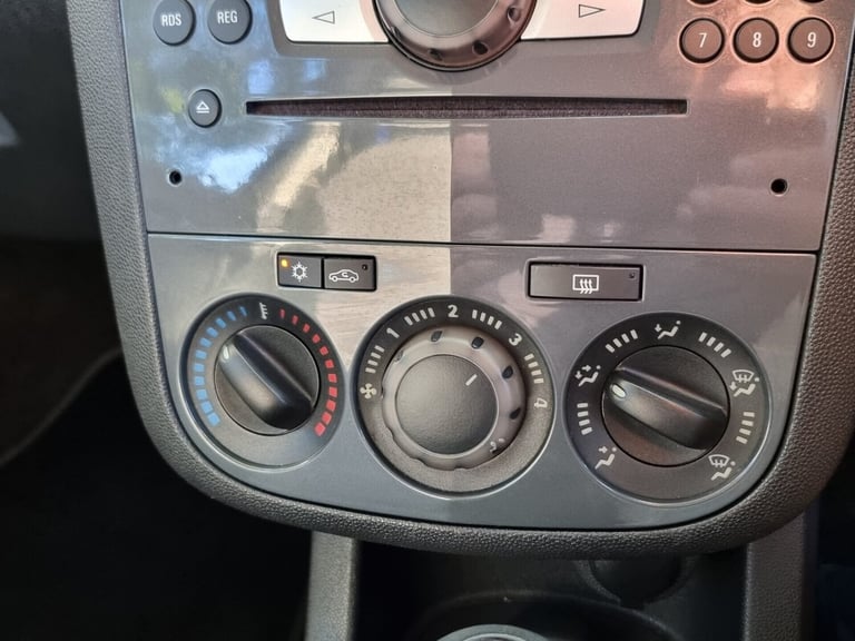 2011 Vauxhall Corsa 1.4 SE 3dr Auto HATCHBACK PETROL Automatic