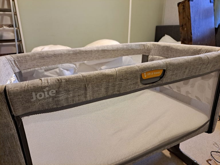 Joie Roomie Glide DLX Bedside Crib £70