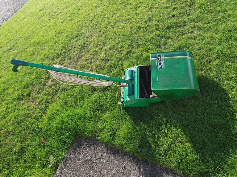 Electric cylinder lawnmower  
