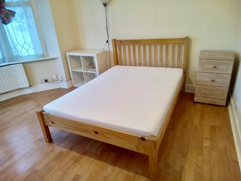 image for Rent Double Room - Close to Redbridge Tube Station