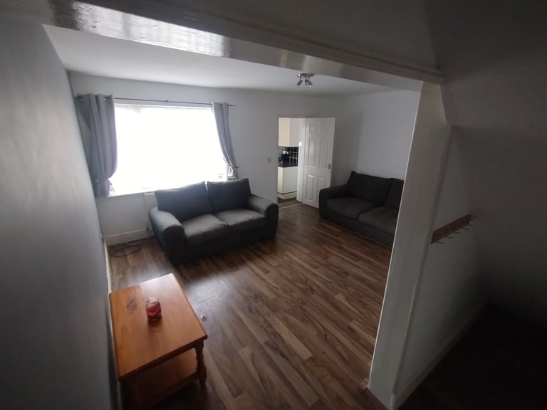 1 Bed garden flat with parking