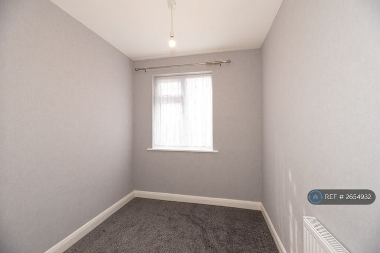 3 bedroom house in Victoria Avenue, Romford, RM5 (3 bed) (#2654932)