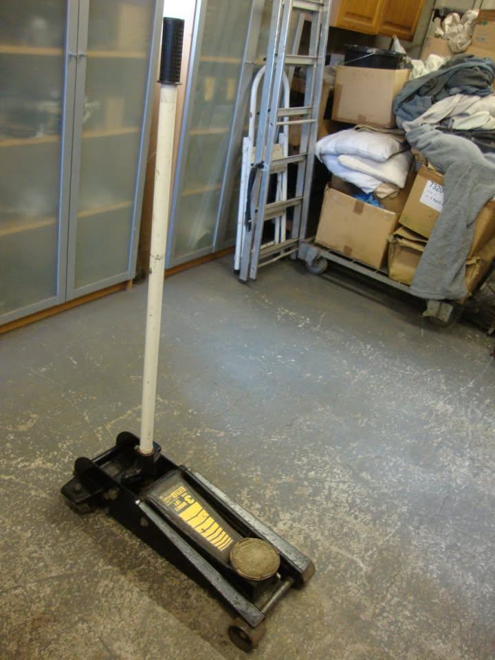 image for Sealey Rocket lift 3 Tonne Car / Van Trolley Jack Heavy Duty *Needs Slight Attention*