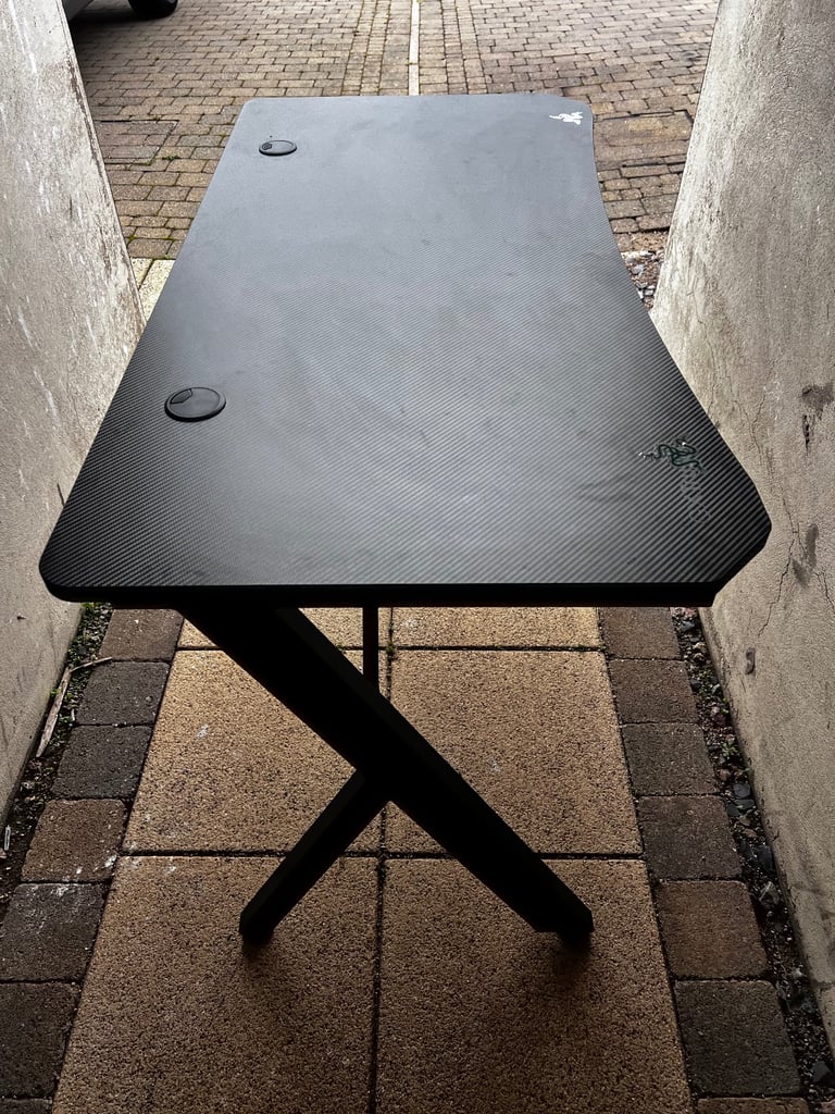 Gaming desk
