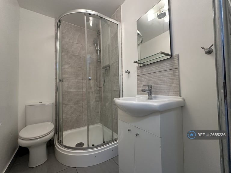 1 bedroom flat in High Street, Barnet, EN5 (1 bed) (#2665236)