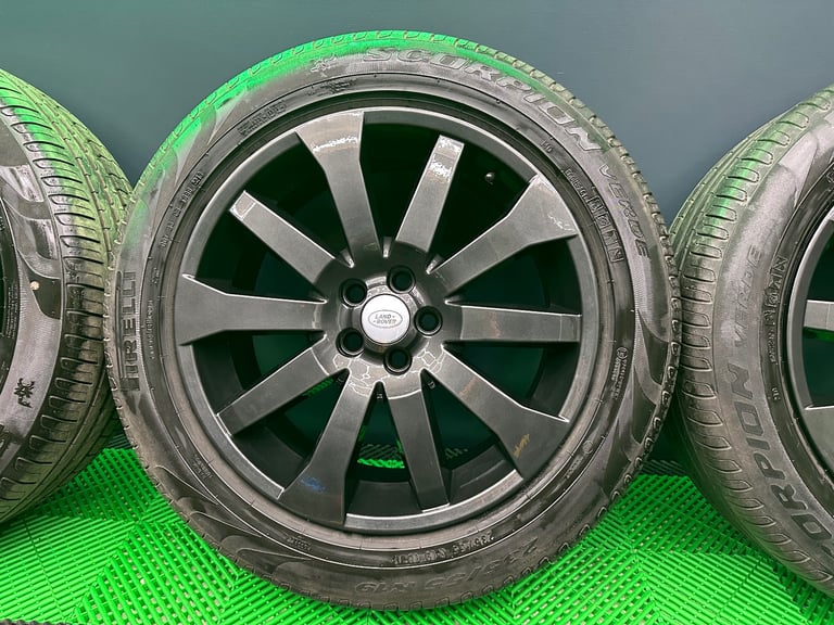 Land Rover Freelander 2 19 inch HST’s powder coated Technical Grey Alloy wheels & Pirelli tyres!