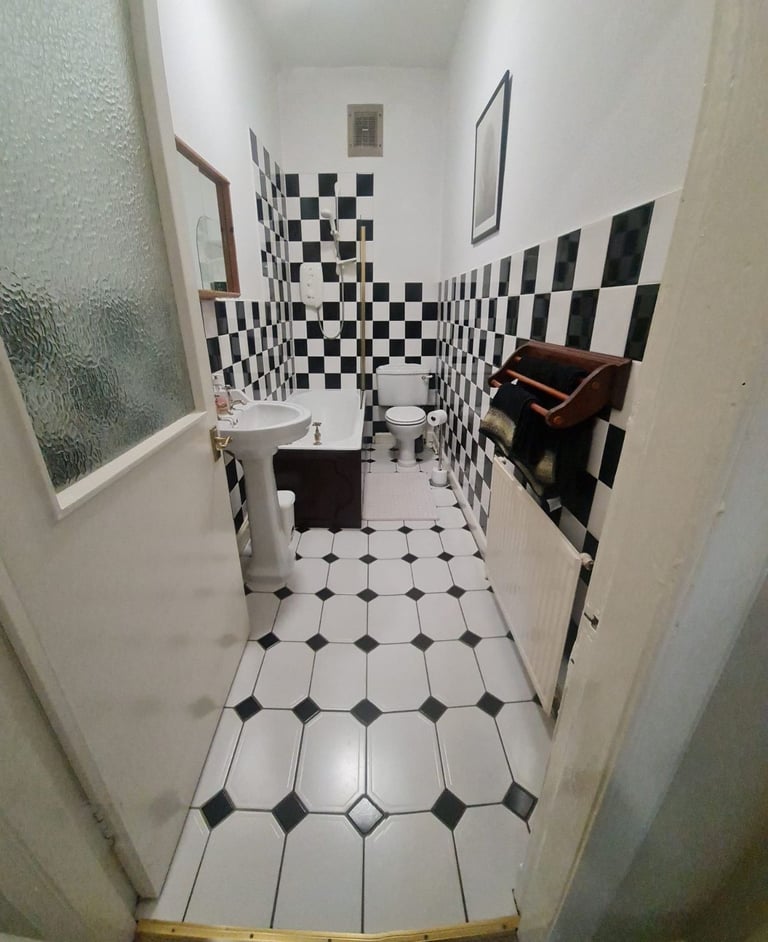 Spacious 1 Bedroom flat in central location Prestwick. 