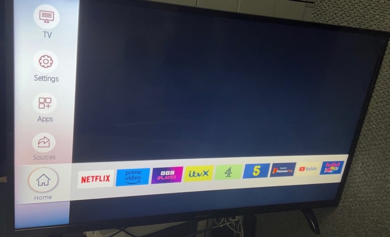 Techwood 50 Inch Smart Tv with remote - includes Freeview and built in apps