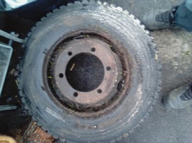 Tyre+Rim 215 / 75 / 17.5 (Merc Trucks)